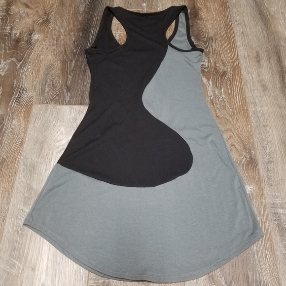 🏷Funky Story Racerback Tank Top - Picture 2 of 4